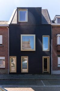 FRIDAYoffice HOUSE SKIN renovatieproject housing foto exterieur voorgevel detail