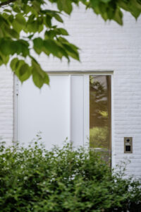 Momenteel zijn ook de werkzaamheden voor het bijhuis afgerond. Dit gebouw werd intern verbonden op de eerste verdieping en zal dienstdoen als opleidingsruimte.