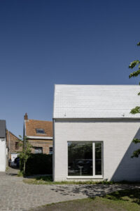 Momenteel zijn ook de werkzaamheden voor het bijhuis afgerond. Dit gebouw werd intern verbonden op de eerste verdieping en zal dienstdoen als opleidingsruimte.