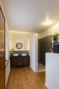 renovatie van een rijwoning door friday office for architecture met focus op een nieuwe keuken.