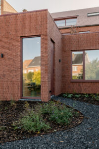 Verbouwing dokterspraktijk met bovenliggende studio door Friday Office in samenwerking met Quality Living, Marktplein