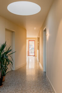 Verbouwing dokterspraktijk met bovenliggende studio door Friday Office in samenwerking met Quality Living, Marktplein