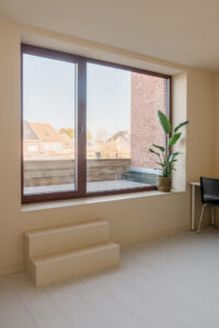 Verbouwing dokterspraktijk met bovenliggende studio door Friday Office in samenwerking met Quality Living, Marktplein