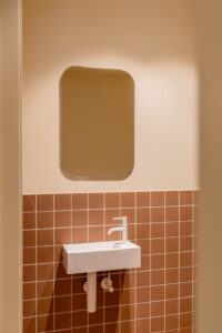 Verbouwing dokterspraktijk met bovenliggende studio door Friday Office in samenwerking met Quality Living, Marktplein