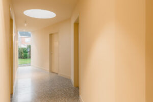 Verbouwing dokterspraktijk Marktplein met bovenliggende studio door Friday Office in samenwerking met Quality Living