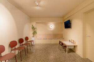 Verbouwing dokterspraktijk Marktplein met bovenliggende studio door Friday Office in samenwerking met Quality Living